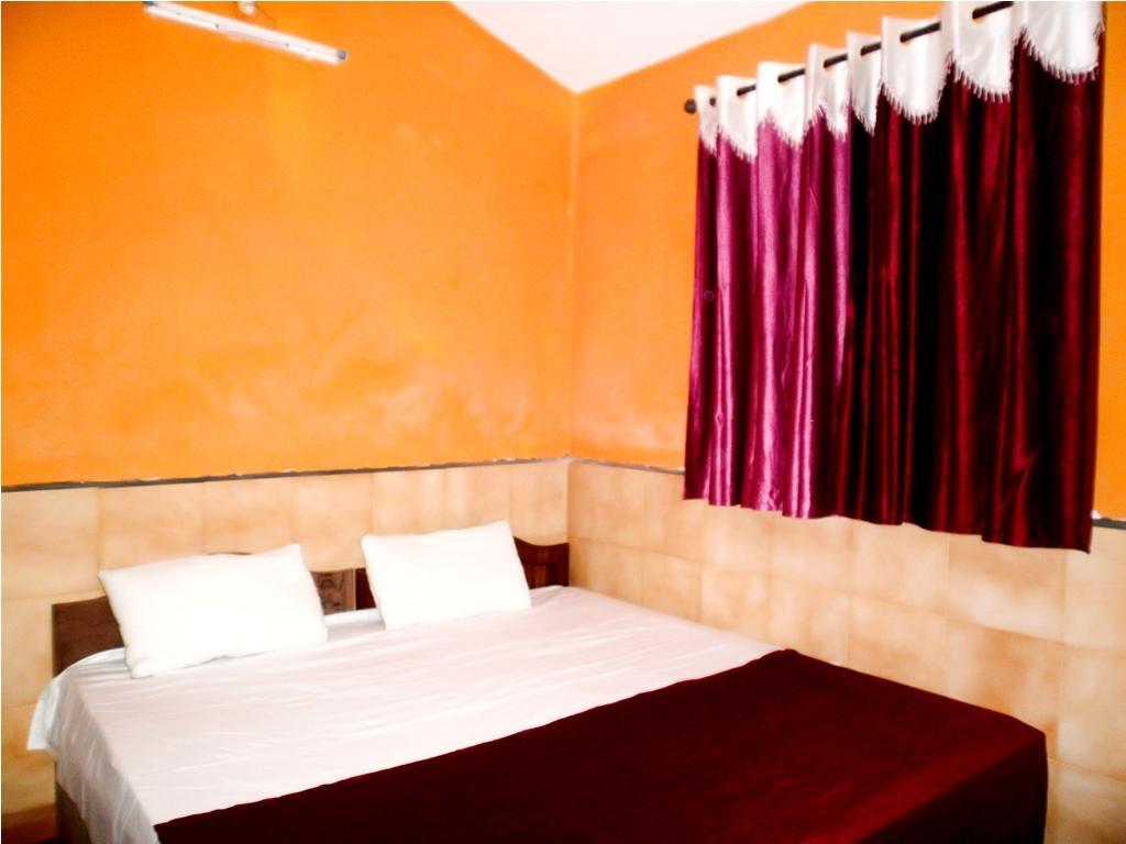 Yellow House Hotel Calangute Exterior photo