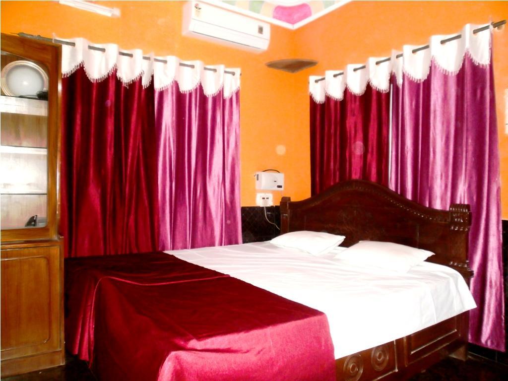 Yellow House Hotel Calangute Exterior photo